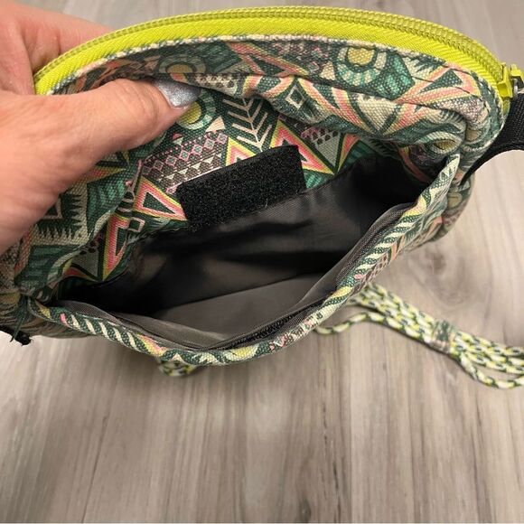 Kavu Purse Women’s OS Green Tribal Print Crossbody Bag - Picture 6 of 8